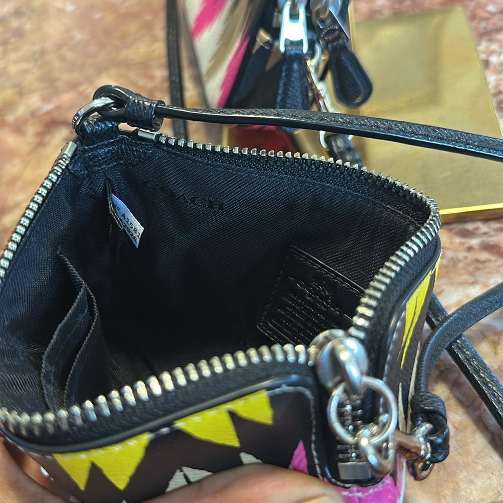 Coach tribal shoulder bag w/matching wristlet - Picture 7 of 17